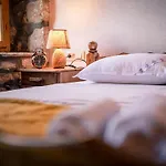 Lazini Dvori - Two Bedroom Stone House With Private Pool ヴィラ