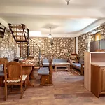 Lazini Dvori - Two Bedroom Stone House With Private Pool Staševica