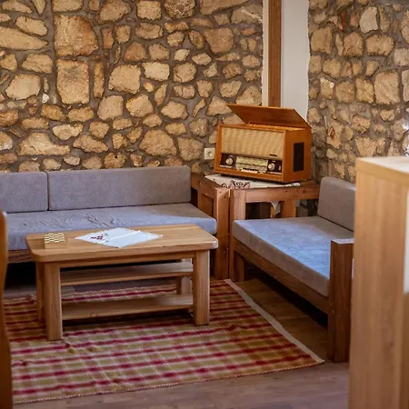 Lazini Dvori - Two Bedroom Stone House With Private Pool ヴィラ *