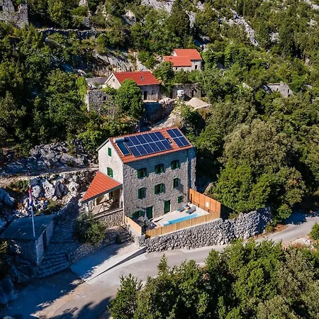 ヴィラ Lazini Dvori - Two Bedroom Stone House With Private Pool