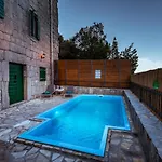 Lazini Dvori - Two Bedroom Stone House With Private Pool וילה Stasevica
