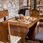 וילה Lazini Dvori - Two Bedroom Stone House With Private Pool Stasevica