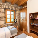 Lazini Dvori - Two Bedroom Stone House With Private Pool Stasevica