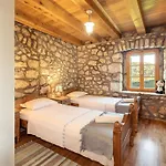 וילה Lazini Dvori - Two Bedroom Stone House With Private Pool Stasevica
