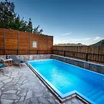 Lazini Dvori - Two Bedroom Stone House With Private Pool וילה