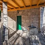 וילה Lazini Dvori - Two Bedroom Stone House With Private Pool