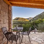 וילה Lazini Dvori - Two Bedroom Stone House With Private Pool