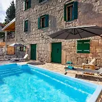 Lazini Dvori - Two Bedroom Stone House With Private Pool וילה