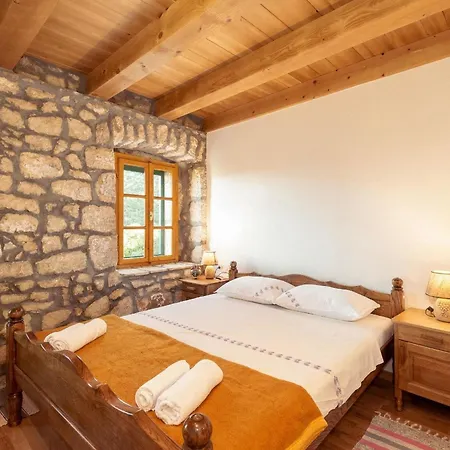 Lazini Dvori - Two Bedroom Stone House With Private Pool Villa Stasevica