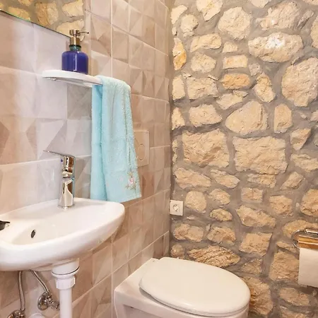 Lazini Dvori - Two Bedroom Stone House With Private Pool *