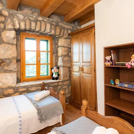 Lazini Dvori - Two Bedroom Stone House With Private Pool Stasevica