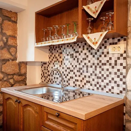 Lazini Dvori - Two Bedroom Stone House With Private Pool