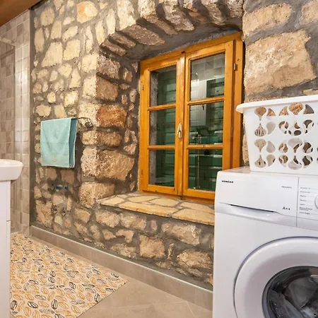 Lazini Dvori - Two Bedroom Stone House With Private Pool Villa