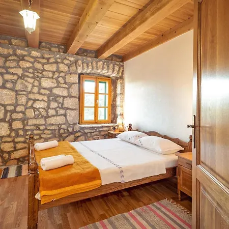 Villa Lazini Dvori - Two Bedroom Stone House With Private Pool *