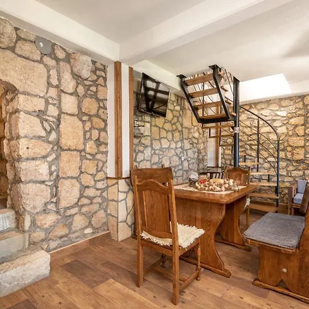 Lazini Dvori - Two Bedroom Stone House With Private Pool Villa Stasevica