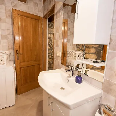 Lazini Dvori - Two Bedroom Stone House With Private Pool *