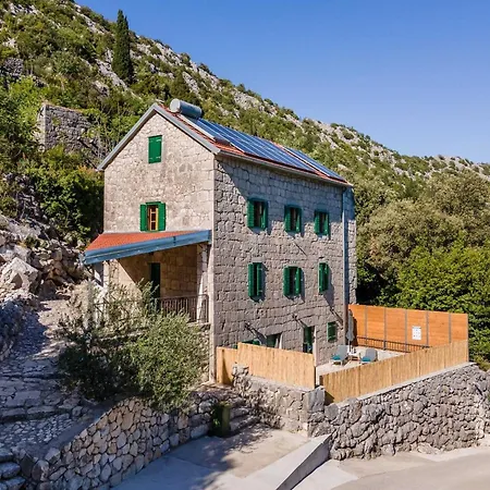 Lazini Dvori - Two Bedroom Stone House With Private Pool