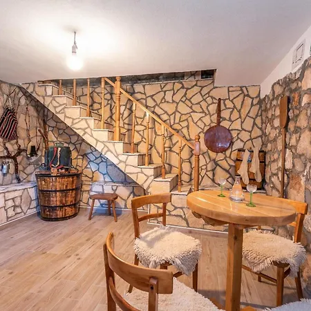 Villa Lazini Dvori - Two Bedroom Stone House With Private Pool *