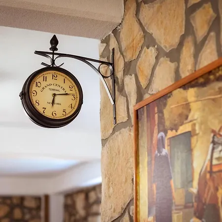 Villa Lazini Dvori - Two Bedroom Stone House With Private Pool Stasevica