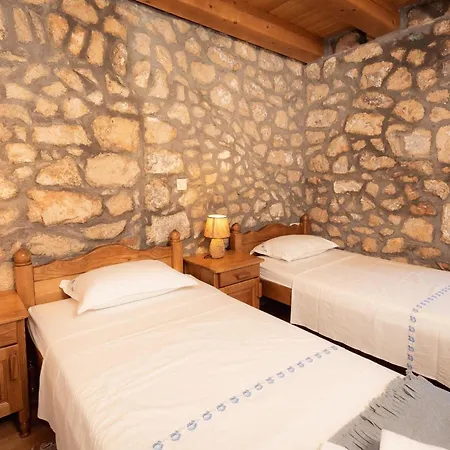 Lazini Dvori - Two Bedroom Stone House With Private Pool * Stasevica