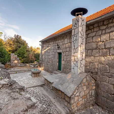 Lazini Dvori - Two Bedroom Stone House With Private Pool