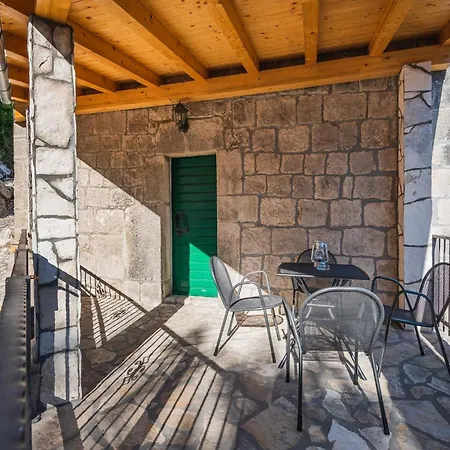 Villa Lazini Dvori - Two Bedroom Stone House With Private Pool