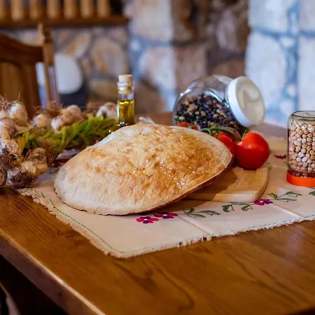 Lazini Dvori - Two Bedroom Stone House With Private Pool Villa Stasevica