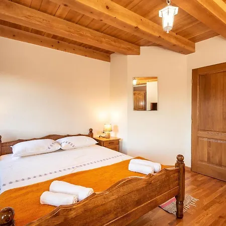 Villa Lazini Dvori - Two Bedroom Stone House With Private Pool Stasevica