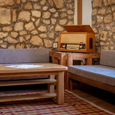 Lazini Dvori - Two Bedroom Stone House With Private Pool * Stasevica