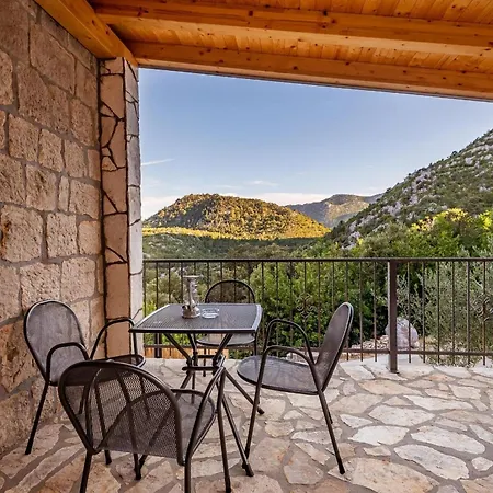 Villa Lazini Dvori - Two Bedroom Stone House With Private Pool