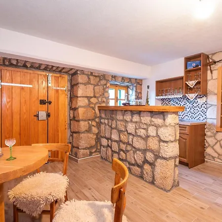 Lazini Dvori - Two Bedroom Stone House With Private Pool Villa *