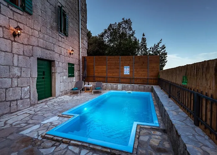 Lazini Dvori - Two Bedroom Stone House With Private Pool Villa Stasevica