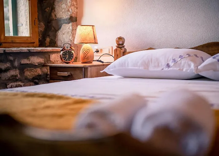 Lazini Dvori - Two Bedroom Stone House With Private Pool Villa