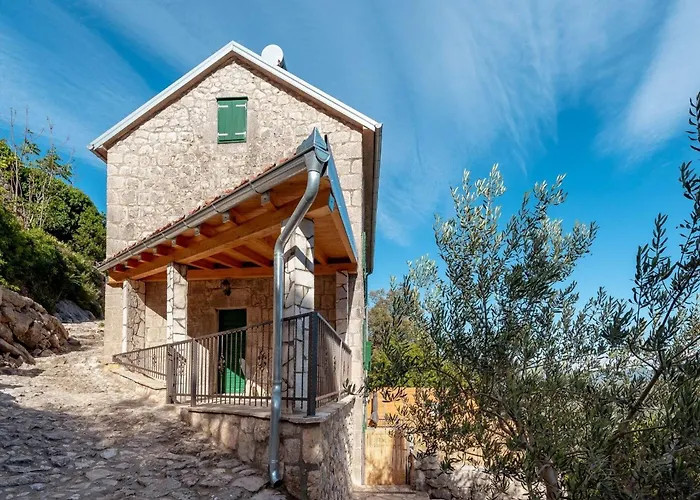 Villa Lazini Dvori - Two Bedroom Stone House With Private Pool *