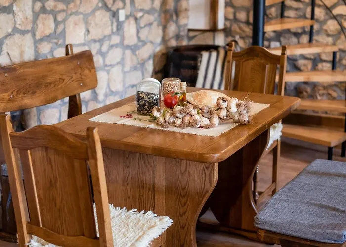 Villa Lazini Dvori - Two Bedroom Stone House With Private Pool Stasevica