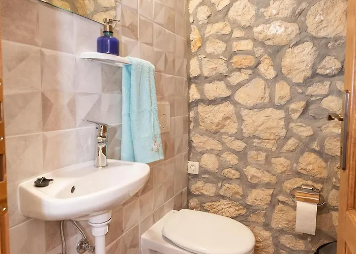 Lazini Dvori - Two Bedroom Stone House With Private Pool *
