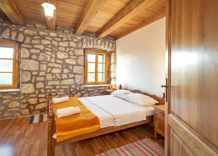 Villa Lazini Dvori - Two Bedroom Stone House With Private Pool *