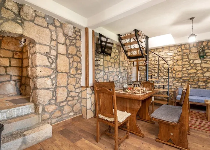 Lazini Dvori - Two Bedroom Stone House With Private Pool Villa Stasevica