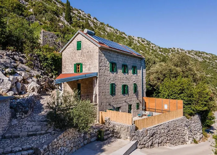 Lazini Dvori - Two Bedroom Stone House With Private Pool