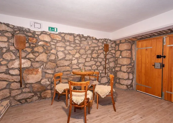 Lazini Dvori - Two Bedroom Stone House With Private Pool Villa
