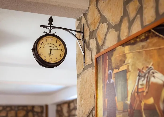 Villa Lazini Dvori - Two Bedroom Stone House With Private Pool Stasevica