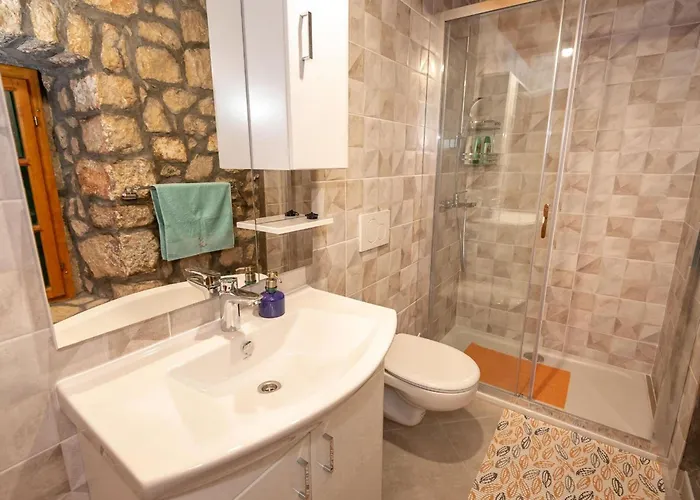 Lazini Dvori - Two Bedroom Stone House With Private Pool *