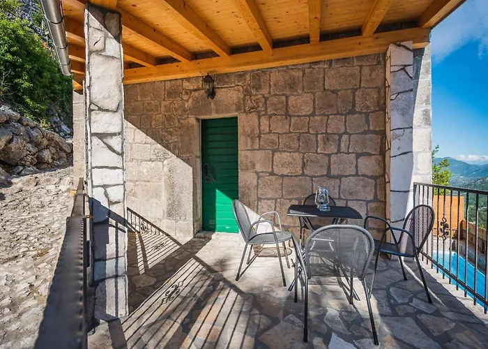 Villa Lazini Dvori - Two Bedroom Stone House With Private Pool