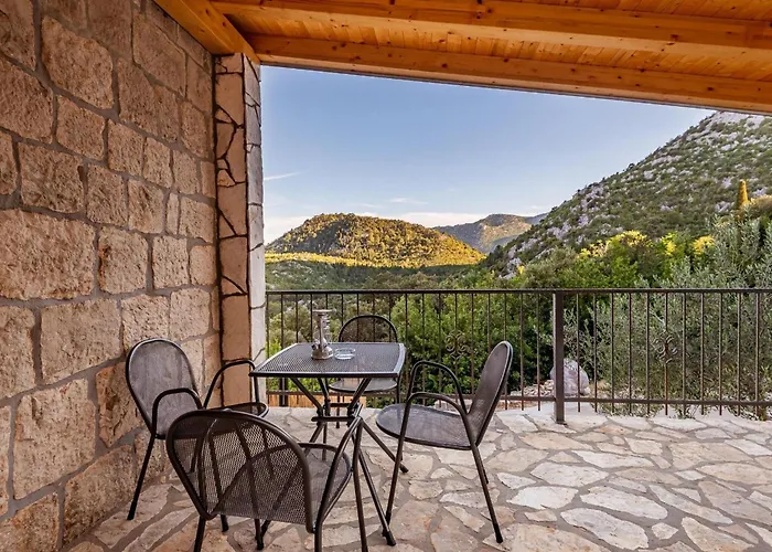 Villa Lazini Dvori - Two Bedroom Stone House With Private Pool