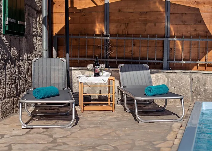 Villa Lazini Dvori - Two Bedroom Stone House With Private Pool Stasevica